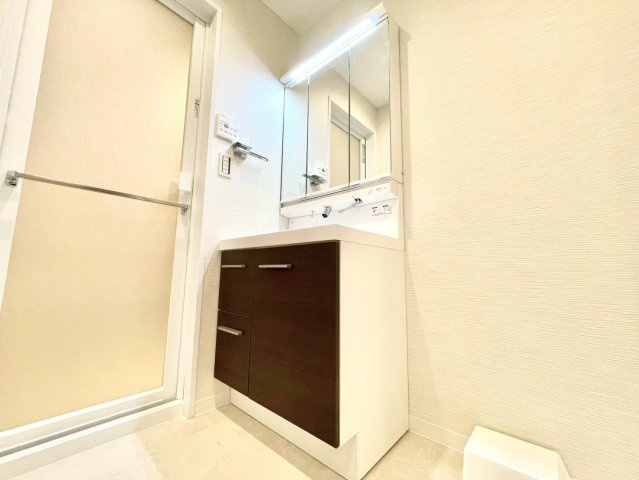 サンハイム大久保の独立洗面台|2026.10.04撮影

現地ご見学希望・資料請求などお気軽にお問い合わせ下さい！
03-5990-5201