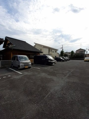 【駐車場】 | アスライズコーポ | 駐車場に車を止められます