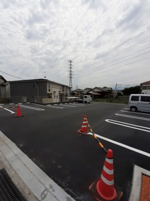 【駐車場】 | クリスタル・レジデンスⅡ | 車をお持ちの方に嬉しい駐車場付きの物件です
