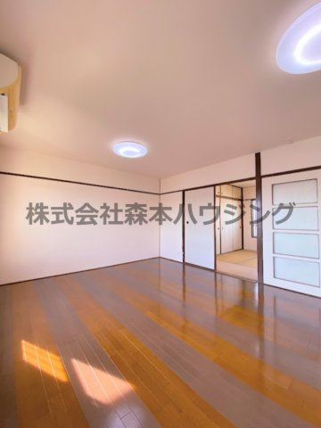【居間・リビング】 | 　中宮第4住宅74号棟 | 広々としたリビングです