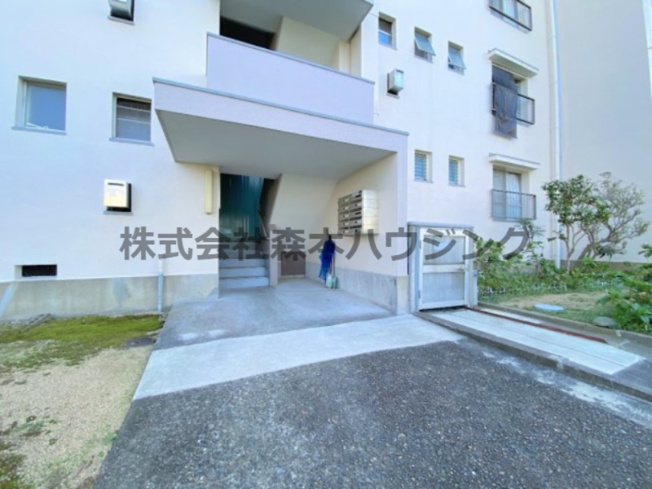 【エントランス】 | 　中宮第4住宅74号棟 | エントランスです