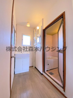 【洗面所】 | 　中宮第4住宅74号棟 | スペースが確保できる洗面所です