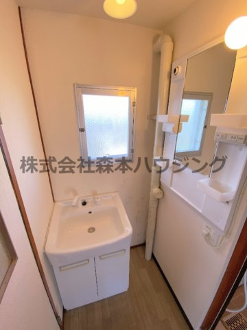 【独立洗面台】 | 　中宮第4住宅74号棟 | 独立洗面台あり、毎朝おしゃれに忙しい女性の方におすすめです