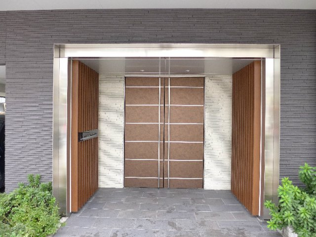 グランイースト田原町のエントランス