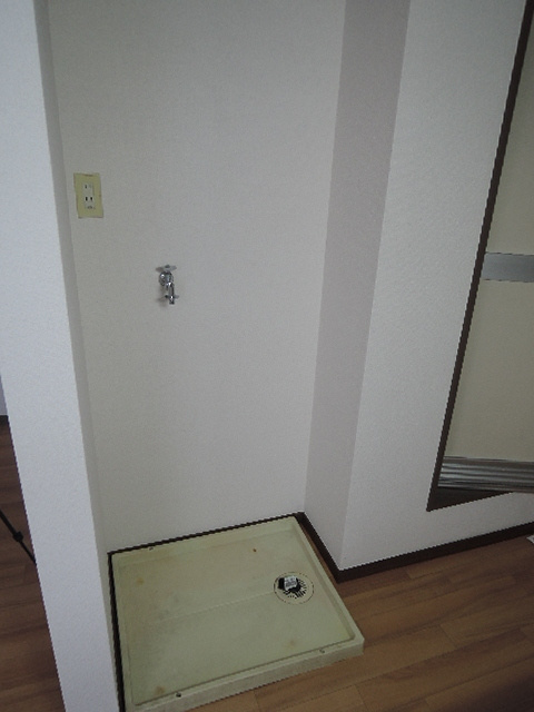 内田マンションの内装|室内洗濯機置場