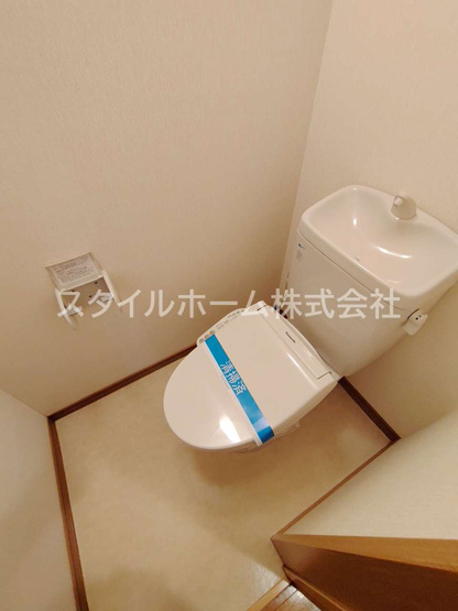 【トイレ】 | テラスハウス飯村南　B | イメージ写真です。