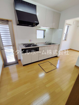 【居間・リビング】 | テラスハウス飯村南　B | イメージ写真です。