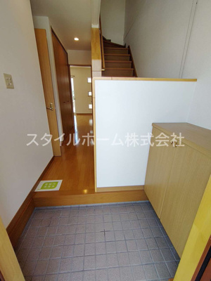 【玄関】 | テラスハウス飯村南　B | イメージ写真です。