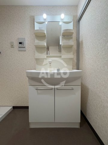ファミール阿波座　本田小学校区の洗面所|ファミール阿波座　玄関収納