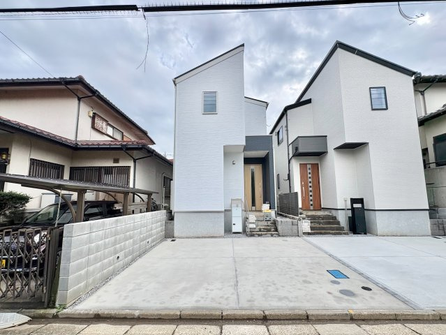 《仲介手数料半額》所沢市中新井４丁目1期　全2棟　2号棟の前面道路含む現地写真