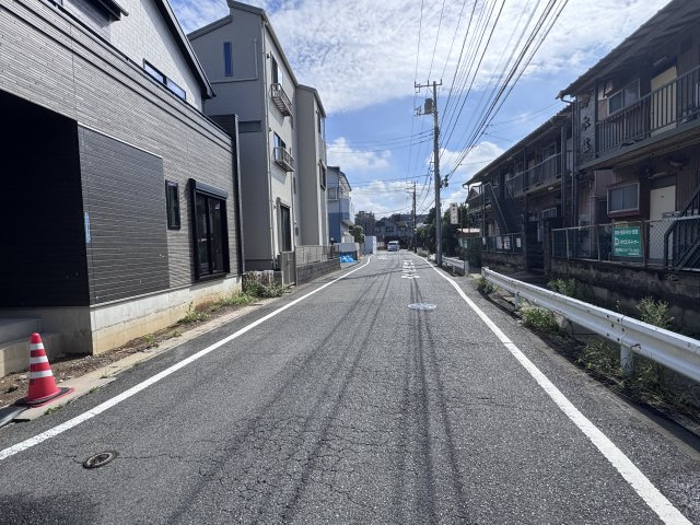 市川市田尻５丁目新築戸建の前面道路含む現地写真|南側前面道路・幅員約8.4ｍ