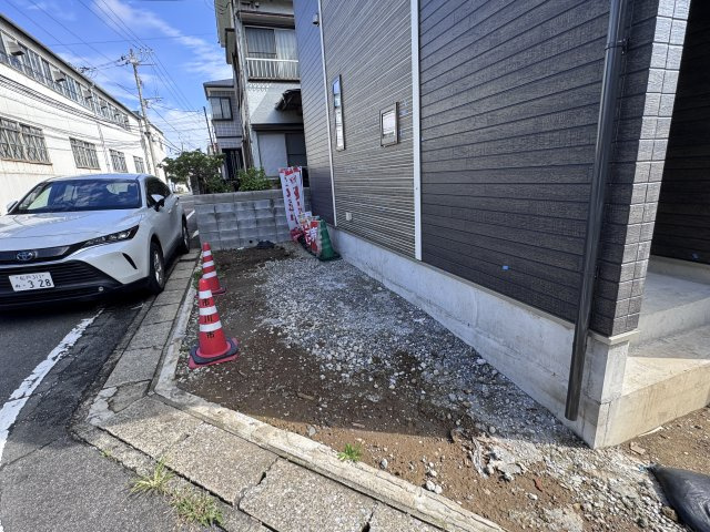 市川市田尻５丁目新築戸建の駐車場|駐車スペース完備（9月24日撮影）