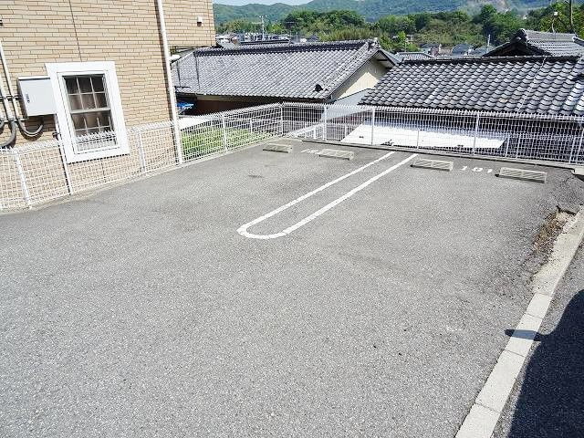 フリーデンハオスの駐車場
