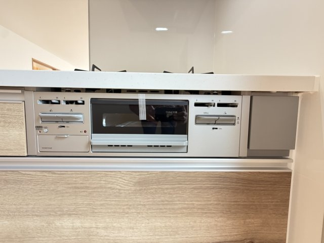南城市佐敷津波古2303番（全3棟）A号棟のキッチン|A号棟　グリル付き♪
