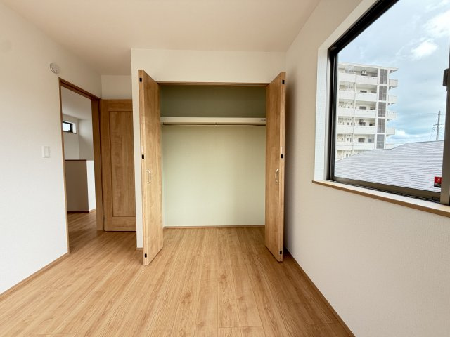 南城市佐敷津波古2303番（全3棟）A号棟の収納|A号棟　洋室5.25帖+収納付き♪