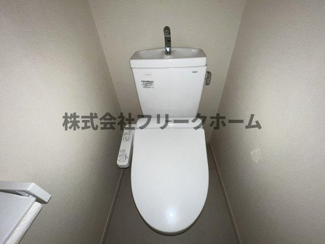武蔵野市吉祥寺本町３丁目の賃貸マンションのトイレ