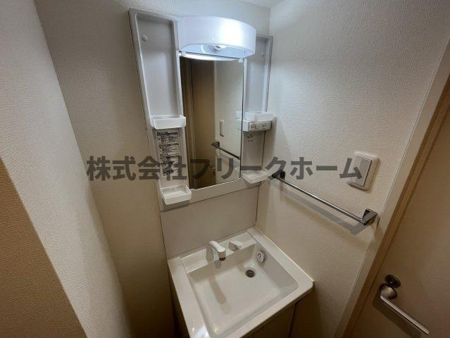 武蔵野市吉祥寺本町３丁目の賃貸マンションの洗面所