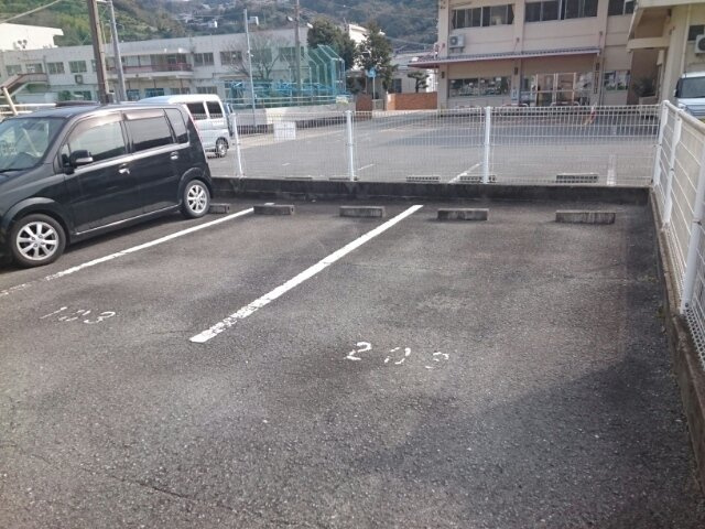 【駐車場】 | コーポコマツ | 駐車場があるので、車を買う予定の方も安心です