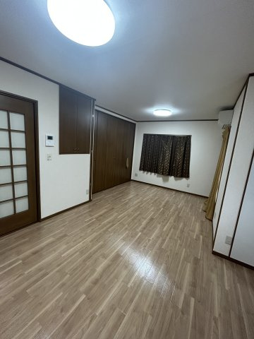 岡町南1丁目高本テラスの洋室