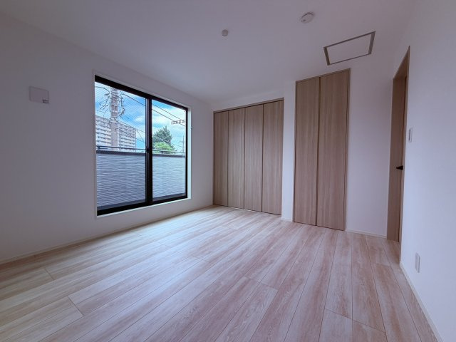 【洋室】 | 練馬区北町１丁目　新築戸建て | プライベートな時間を大切にできる、落ち着きのある洋室