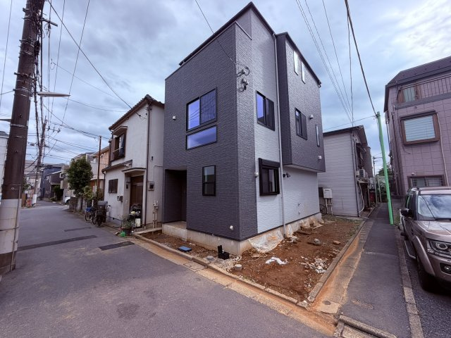 【外観】 | 練馬区北町１丁目　新築戸建て | 周囲の景観に溶け込みながら、個性が光る美しい佇まい