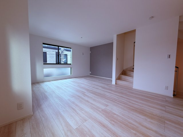 【居間・リビング】 | 練馬区北町１丁目　新築戸建て | 家族が集うLDKは、ゆったりとくつろげる心地よい空間です