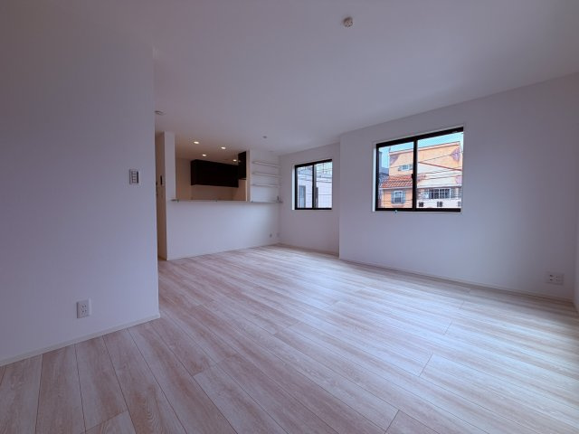 【居間・リビング】 | 練馬区北町１丁目　新築戸建て | インテリアや家具の配置も楽しめる、自由度の高い空間