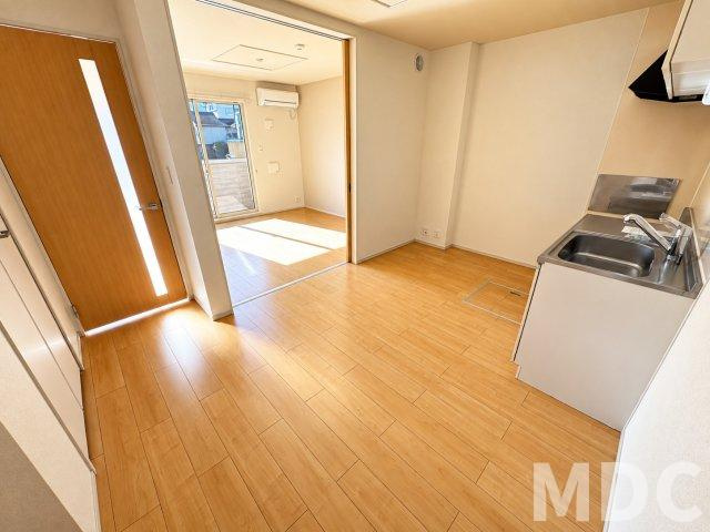 吉野川市鴨島町上浦のアパートの居間・リビング