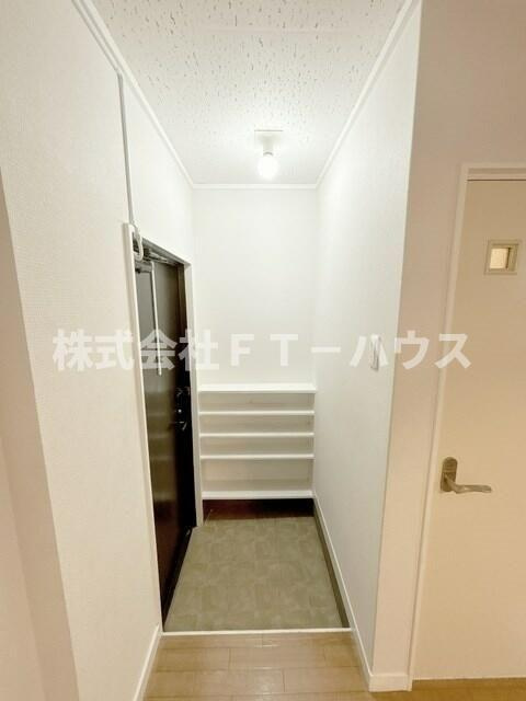 メゾン市川の玄関