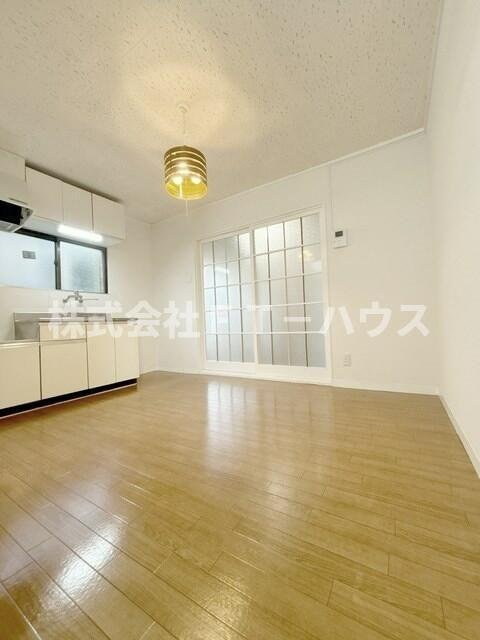 メゾン市川の居間・リビング