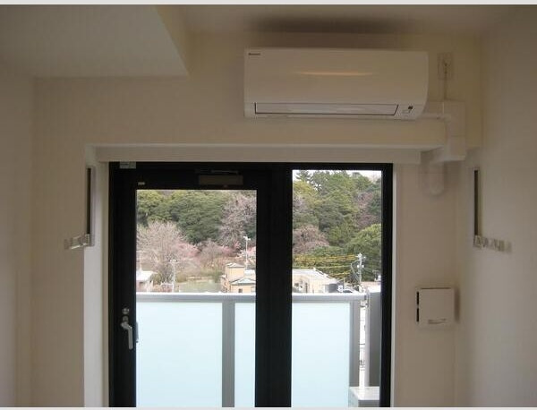 S-RESIDENCE文京小石川の居間・リビング|エアコンも完備です。
