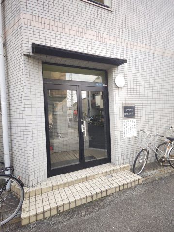 ねやがわロイヤルハイツのエントランス|毎日通るエントランスはこのようになっています