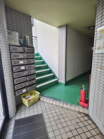 ねやがわロイヤルハイツのロビー|清潔なロビーです