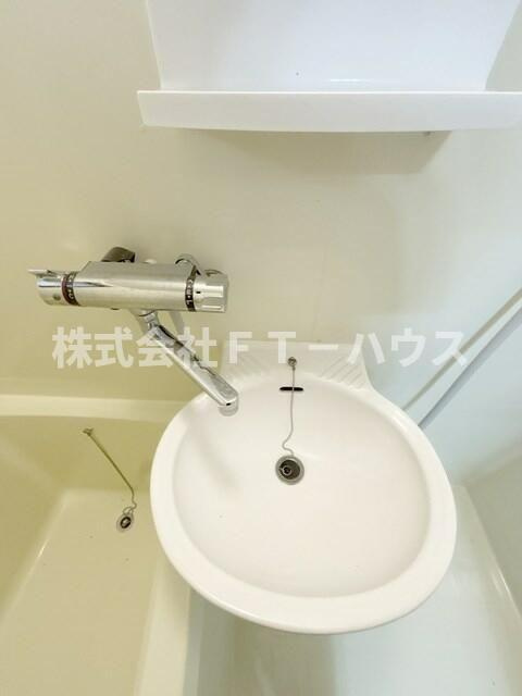 メゾン市川の洗面所