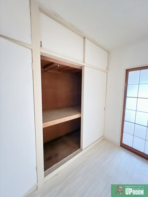NTビル白壁の収納