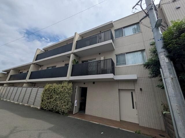 フレンシア学芸大学の外観