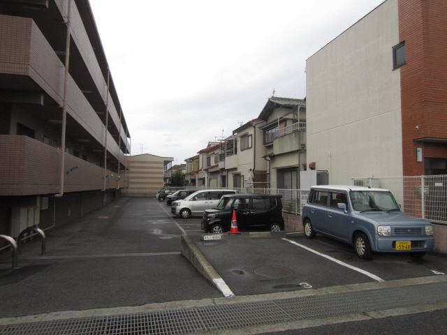 【駐車場】