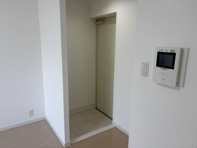 プロステージ入谷トウキョウ（Ｃ）スクエアの玄関
