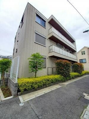 ＭＡＧＮＯＬＩＡ　ＭＥＧＵＲＯの外観