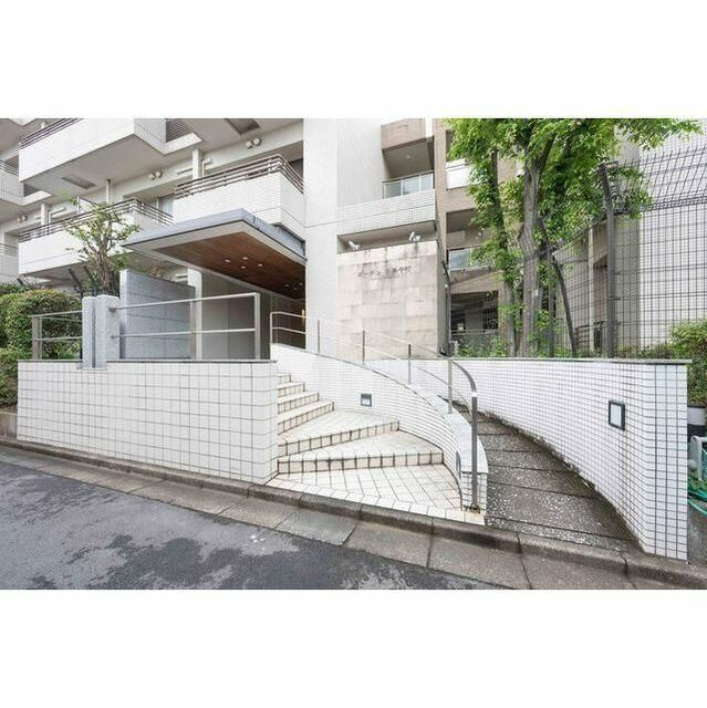 ガーデン目黒平町の外観
