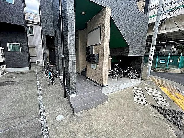 サヴォイ北千住のエントランス