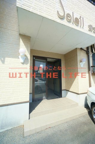 ソレイユ諏訪野【キャッシュバック対象物件】のエントランス|落ち着いたエントランスです