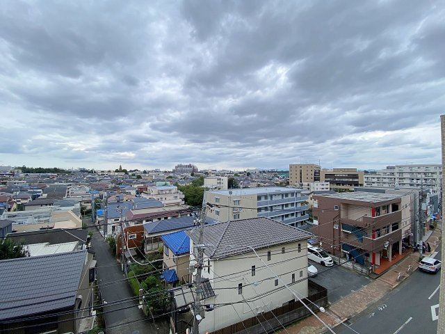 ラヴィドール田無の展望|開放感あふれる眺望が魅力です。爽やかな風を感じながらゆったりとした眺めをお楽しみいただけます。周囲の視線も気になりにくく、プライバシーが保たれた心地よい生活環境が整っています。