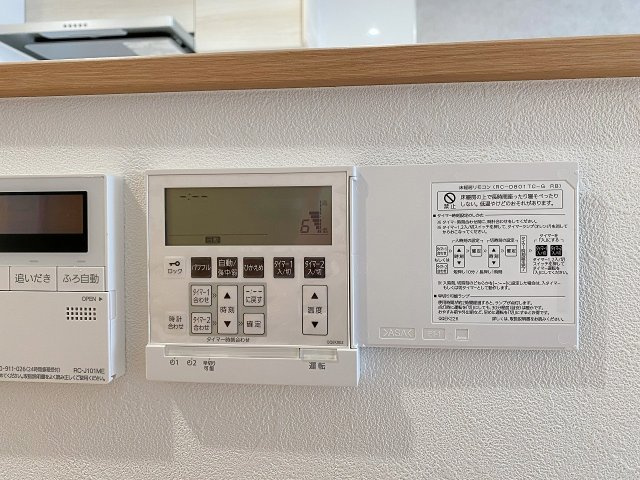 ラヴィドール田無の冷暖房・空調設備|足元からお部屋全体を心地よく温めてくれる床暖房を完備しています。温風が出ないため空気を乾燥させにくく、埃も舞い上がらないため、小さなお子様やペットのいるご家庭でも安心・快適に過ごせます。