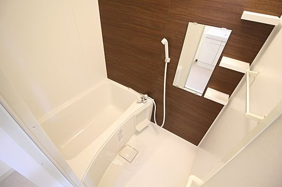 神戸市灘区記田町５丁目の賃貸マンションの浴室
