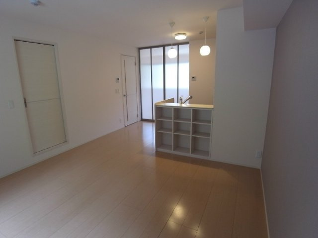 神戸市中央区中山手通４丁目の賃貸マンションの居間・リビング