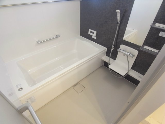 神戸市中央区中山手通４丁目の賃貸マンションの浴室
