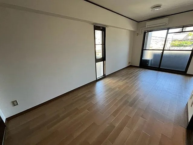 芦屋市精道町の賃貸マンションの居間・リビング