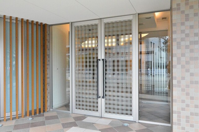 神戸市灘区篠原北町４丁目の賃貸マンションのエントランス