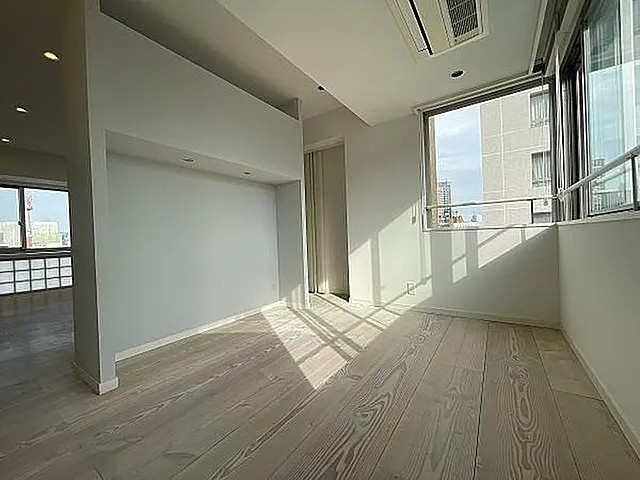 神戸市中央区山本通２丁目の賃貸マンションの居間・リビング